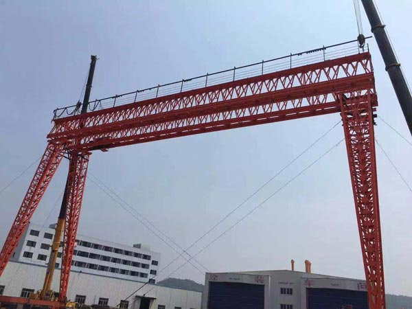 花架雙主梁門(mén)式起重機